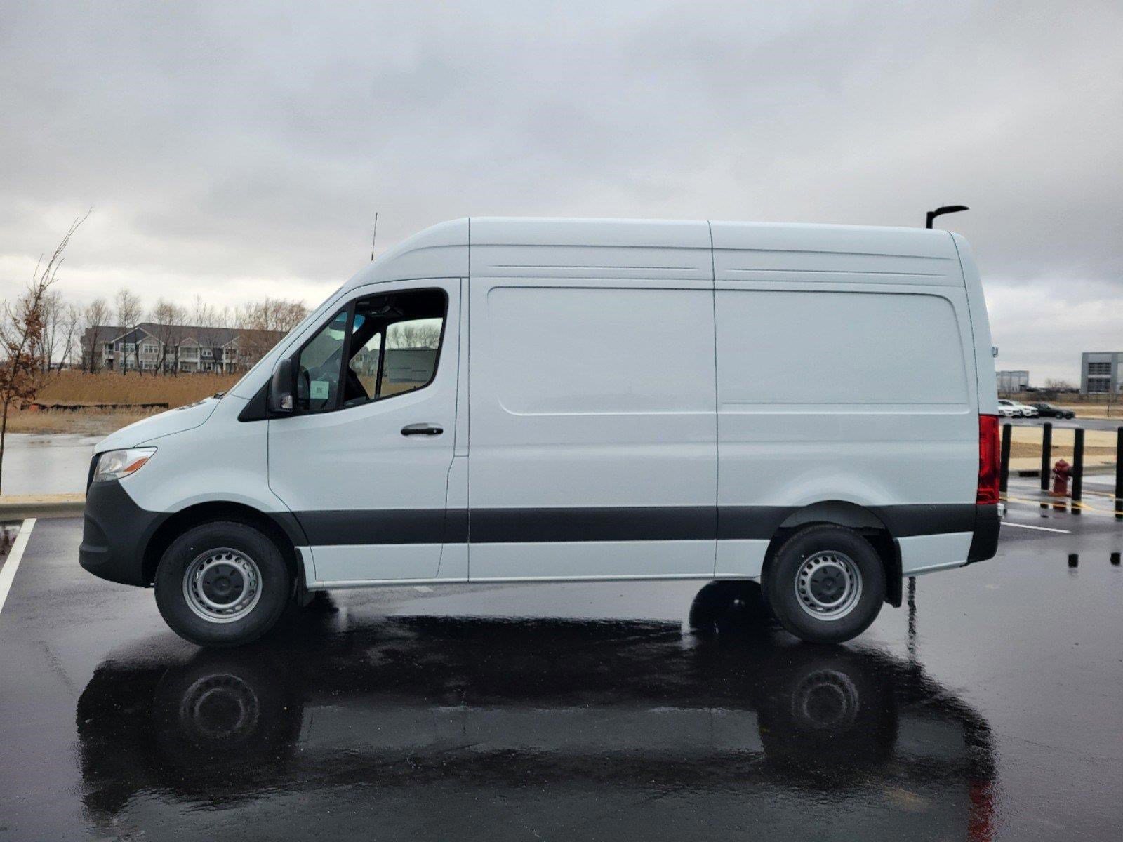 2025 Mercedes Benz Sprinter 2500 photo 2