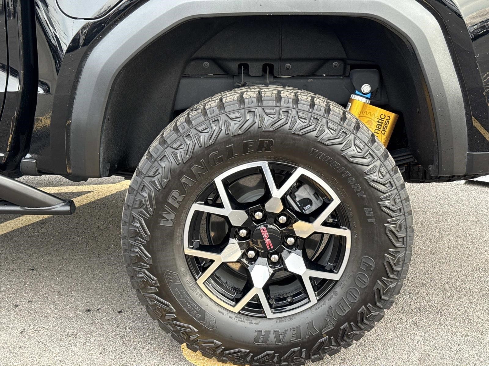 2024 GMC CANYON - Image 11