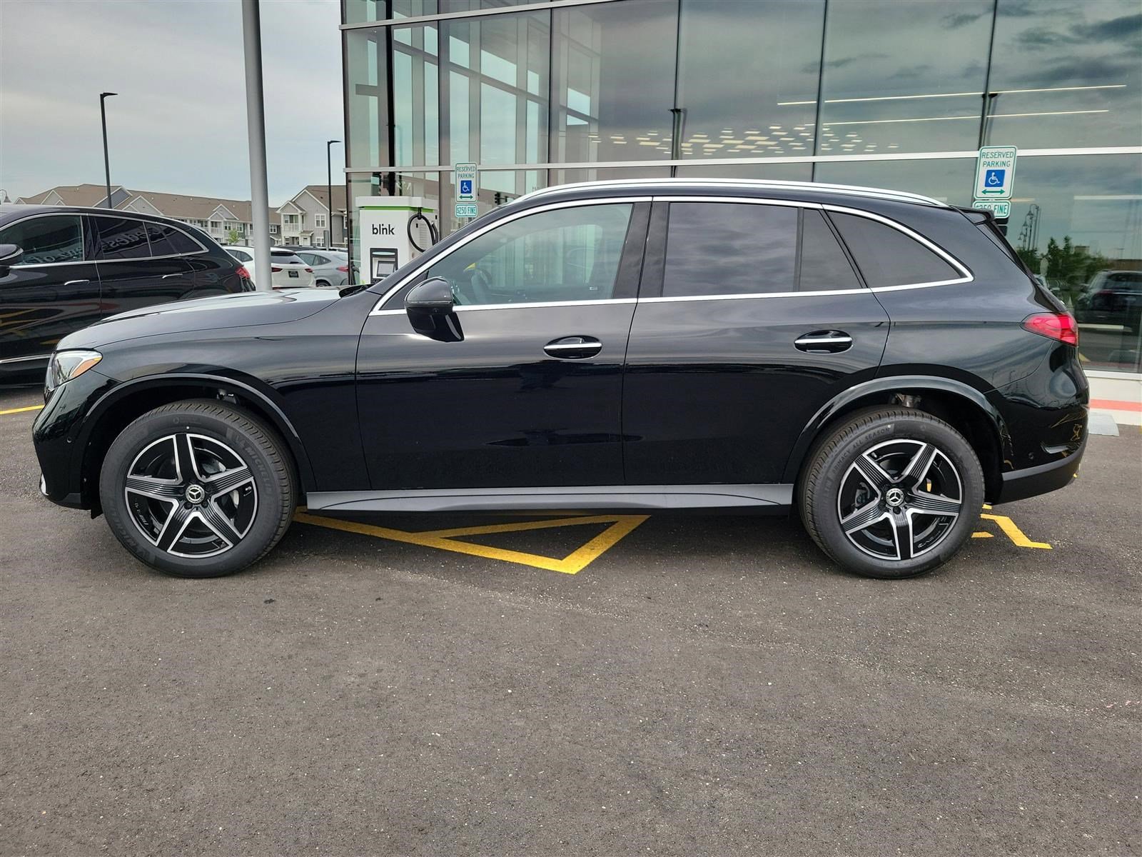 2025 Mercedes Benz GLC 300 4MATIC photo 2