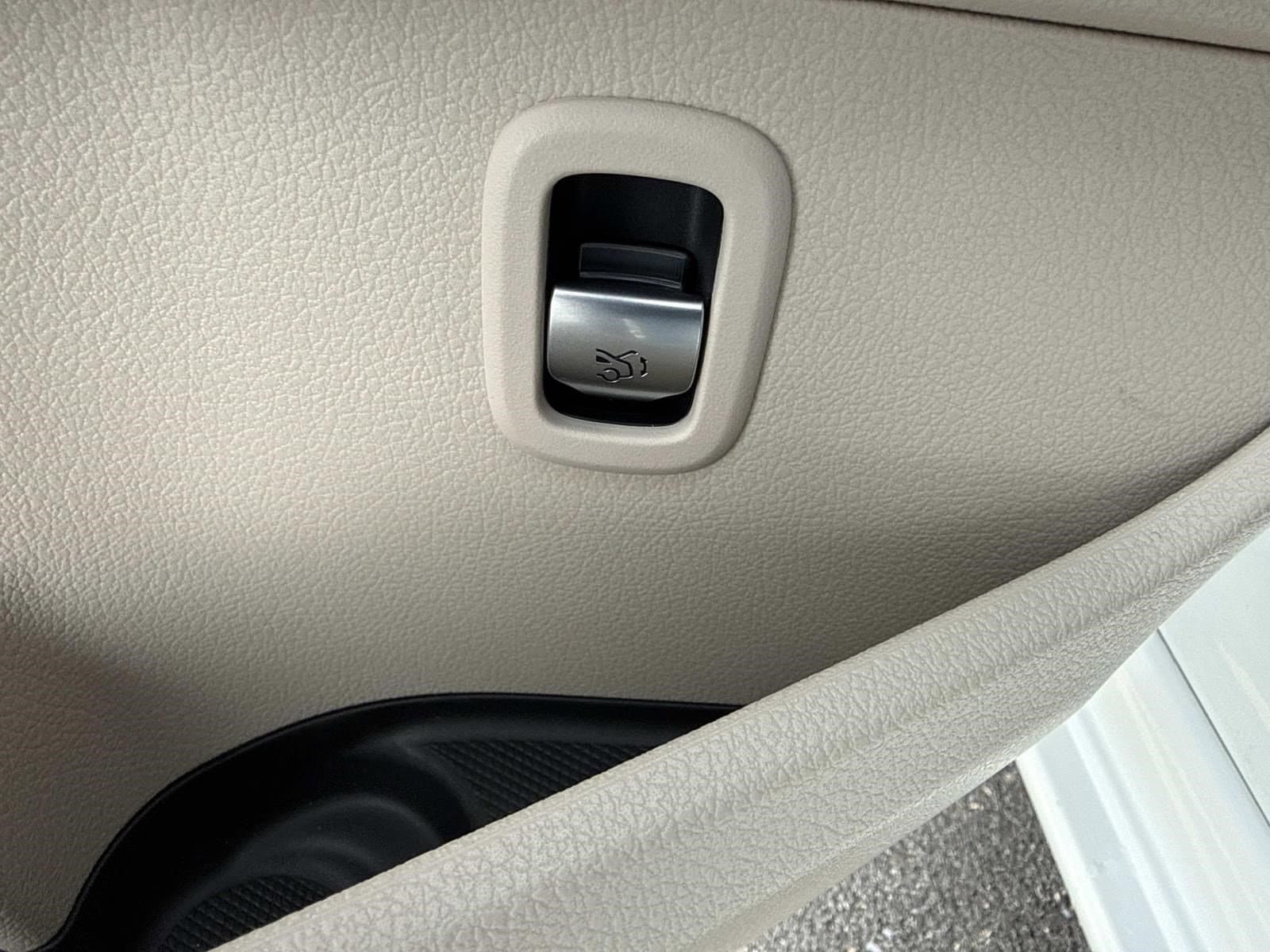 2025 MERCEDES-BENZ C-CLASS - Image 24