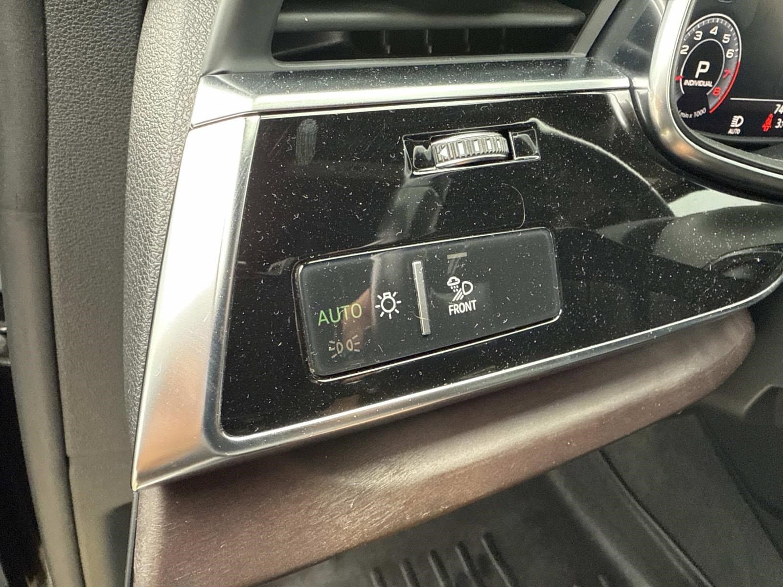 2019 AUDI Q8 - Image 27