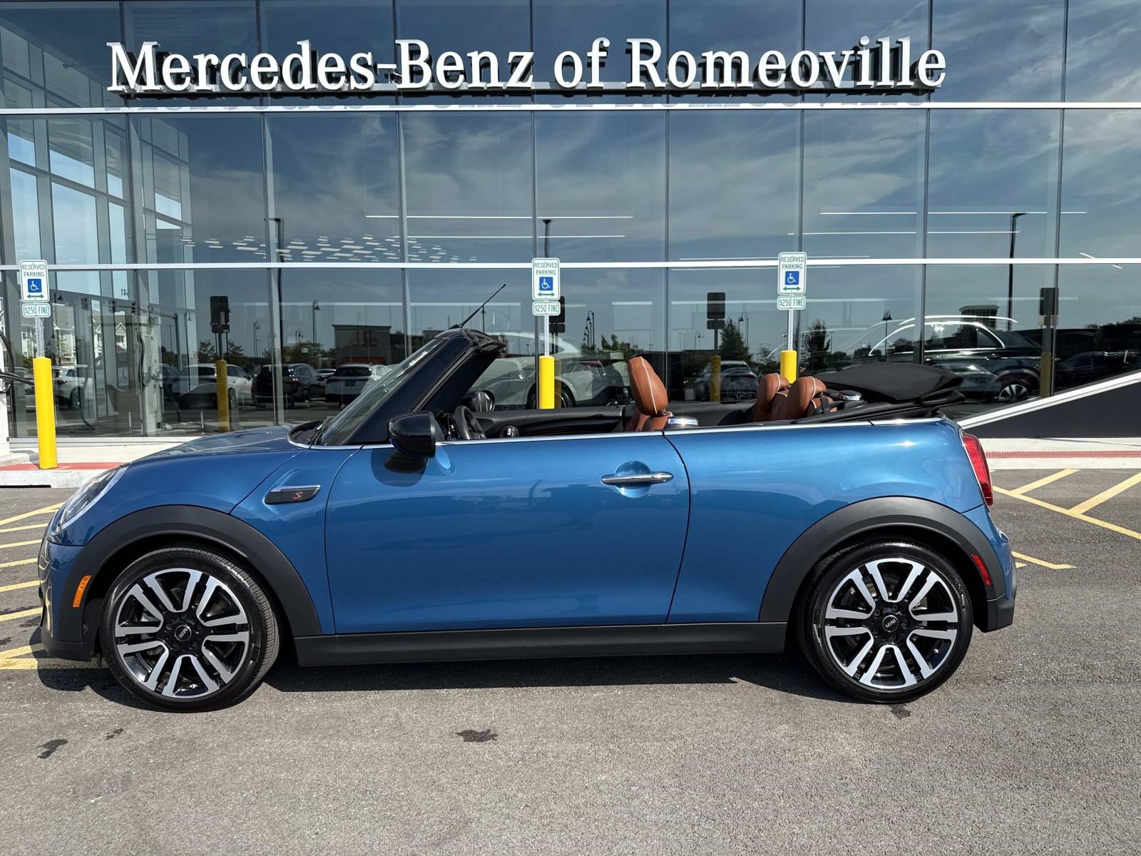 2023 Mini Cooper Convertible S photo 2