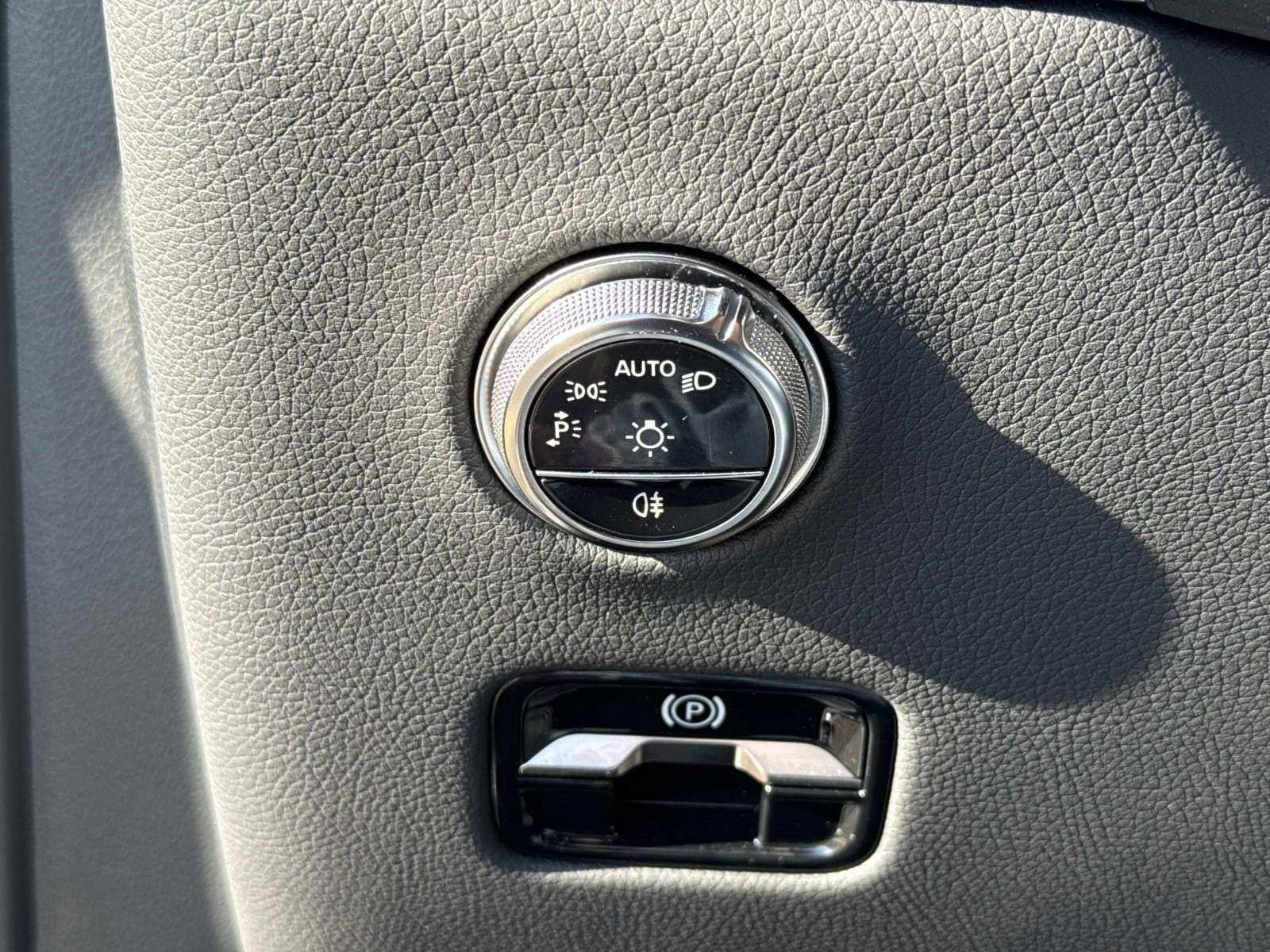 2025 MERCEDES-BENZ GLC-CLASS - Image 32