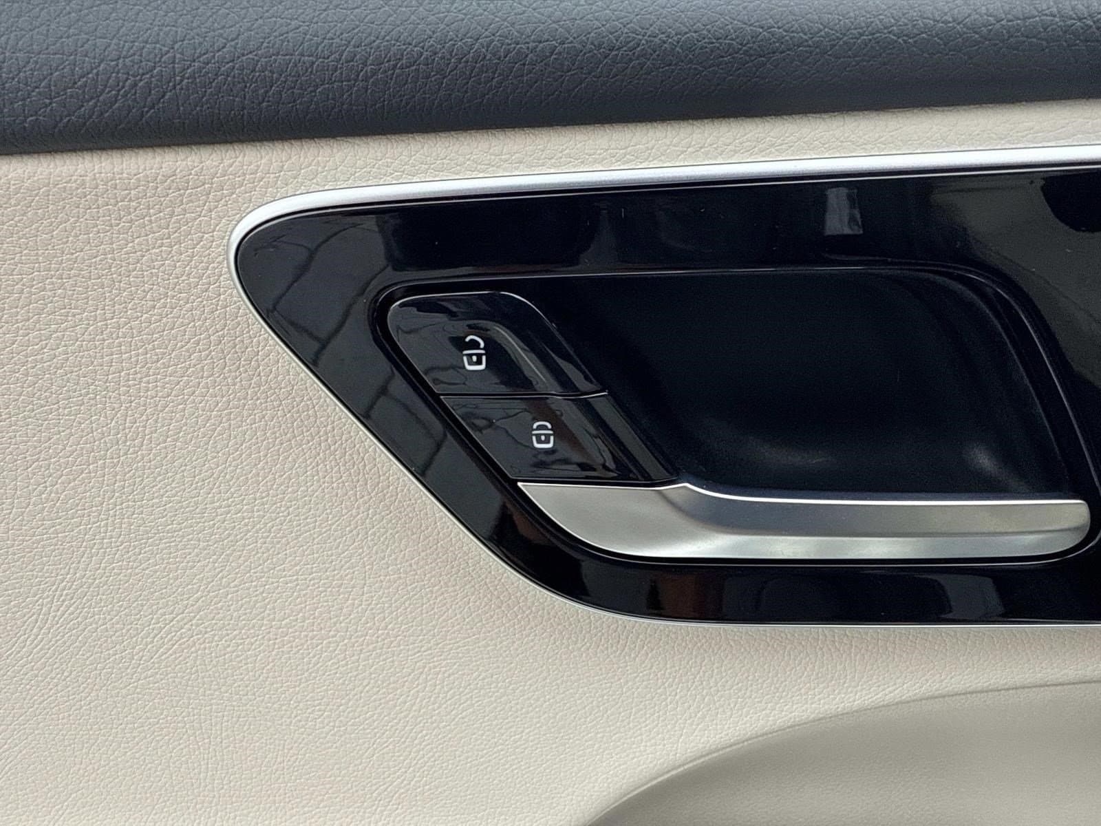 2025 MERCEDES-BENZ C-CLASS - Image 25