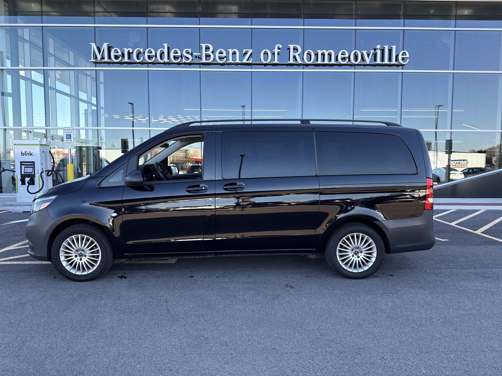 2023 Mercedes Benz Metris photo 2