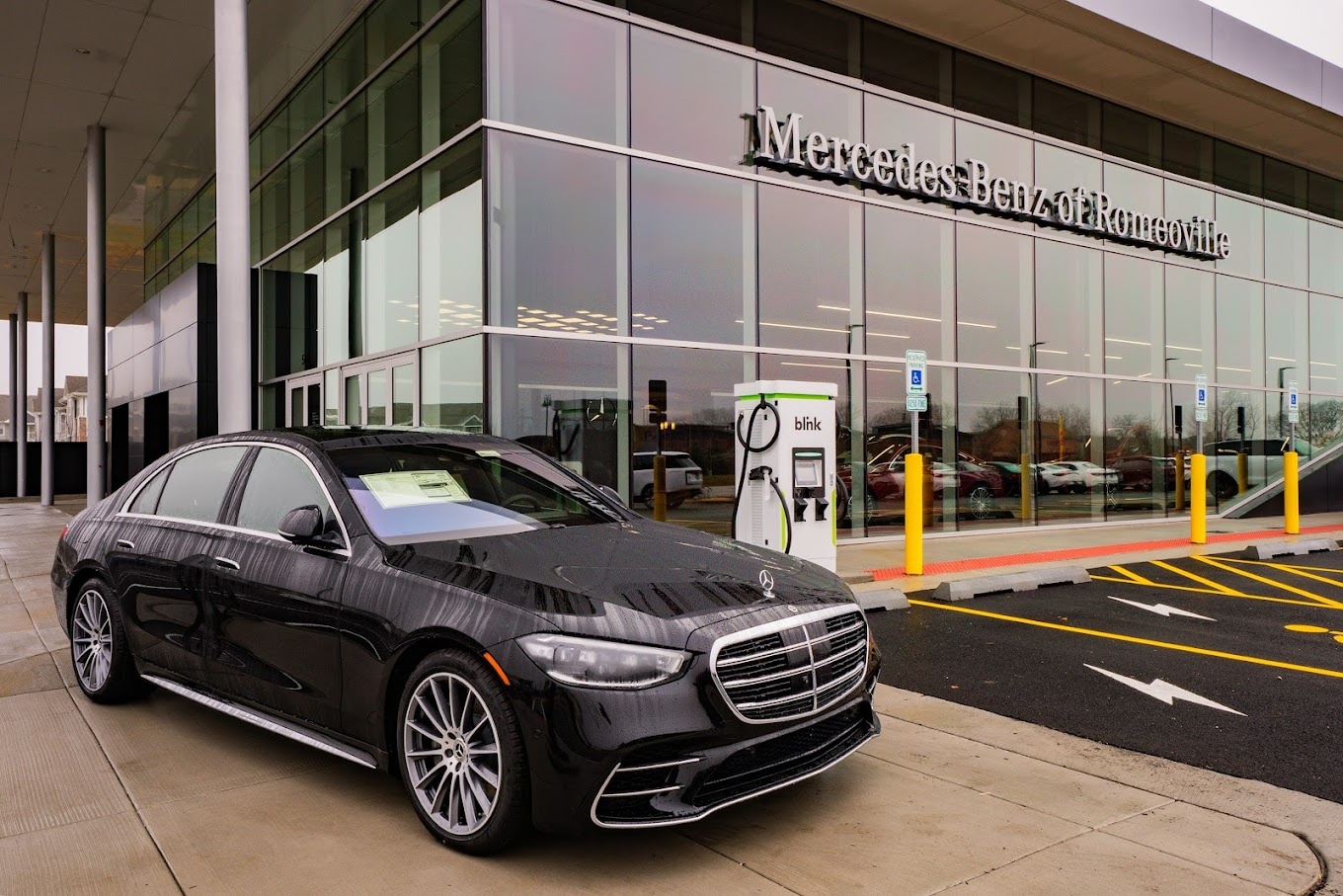 mercedes-benz-romeoville-dealership.png