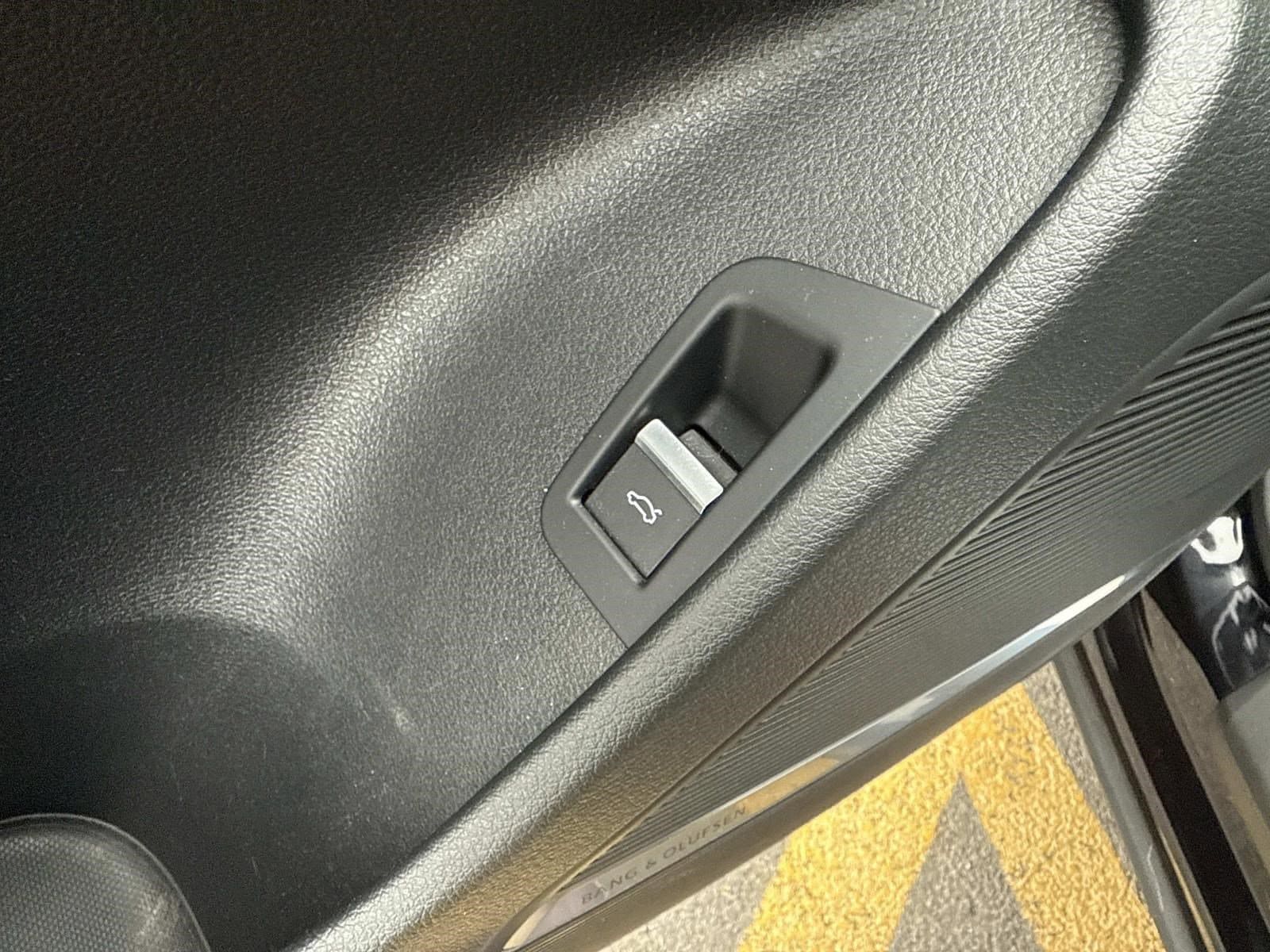 2019 AUDI Q8 - Image 22