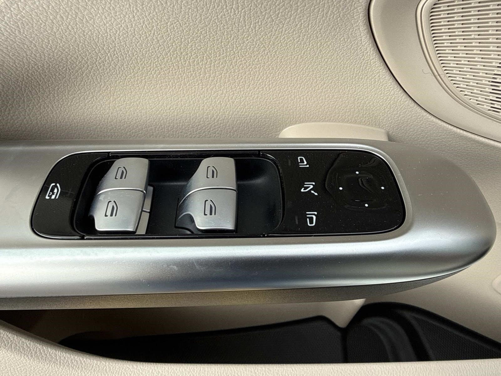 2025 MERCEDES-BENZ C-CLASS - Image 23