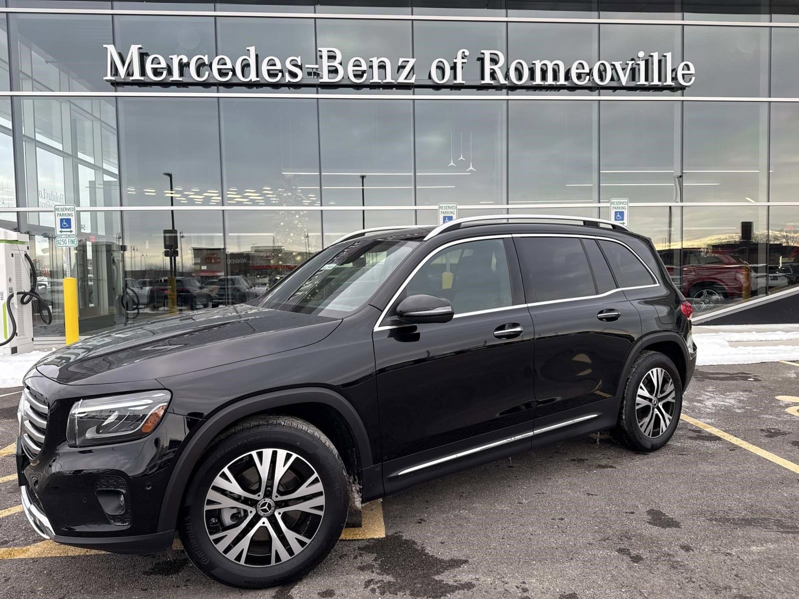 2025 Mercedes-Benz GLB Base's photo