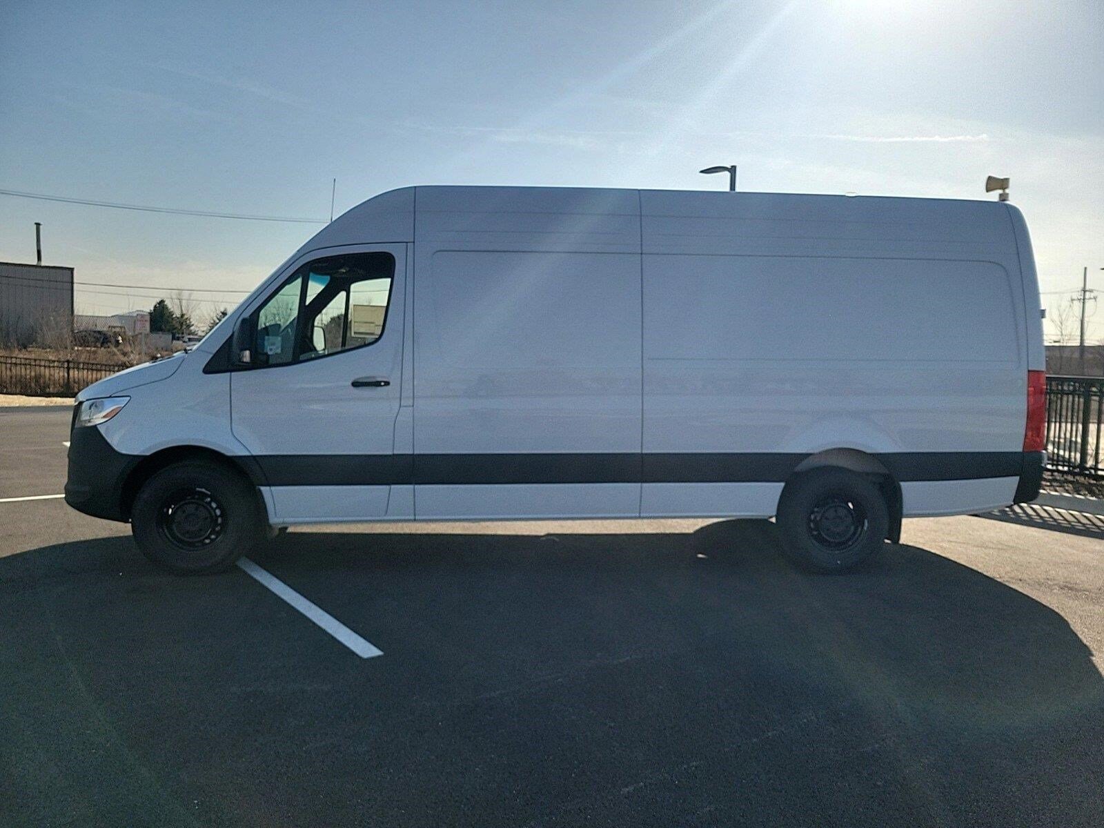 2025 Mercedes Benz Sprinter 2500 photo 2