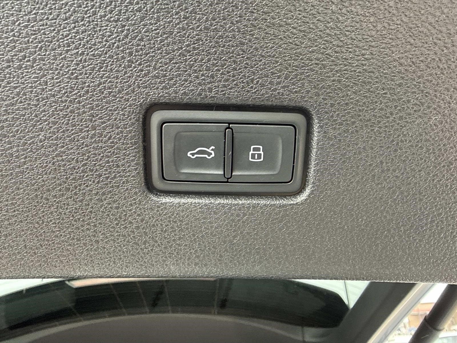 2021 AUDI Q8 - Image 10