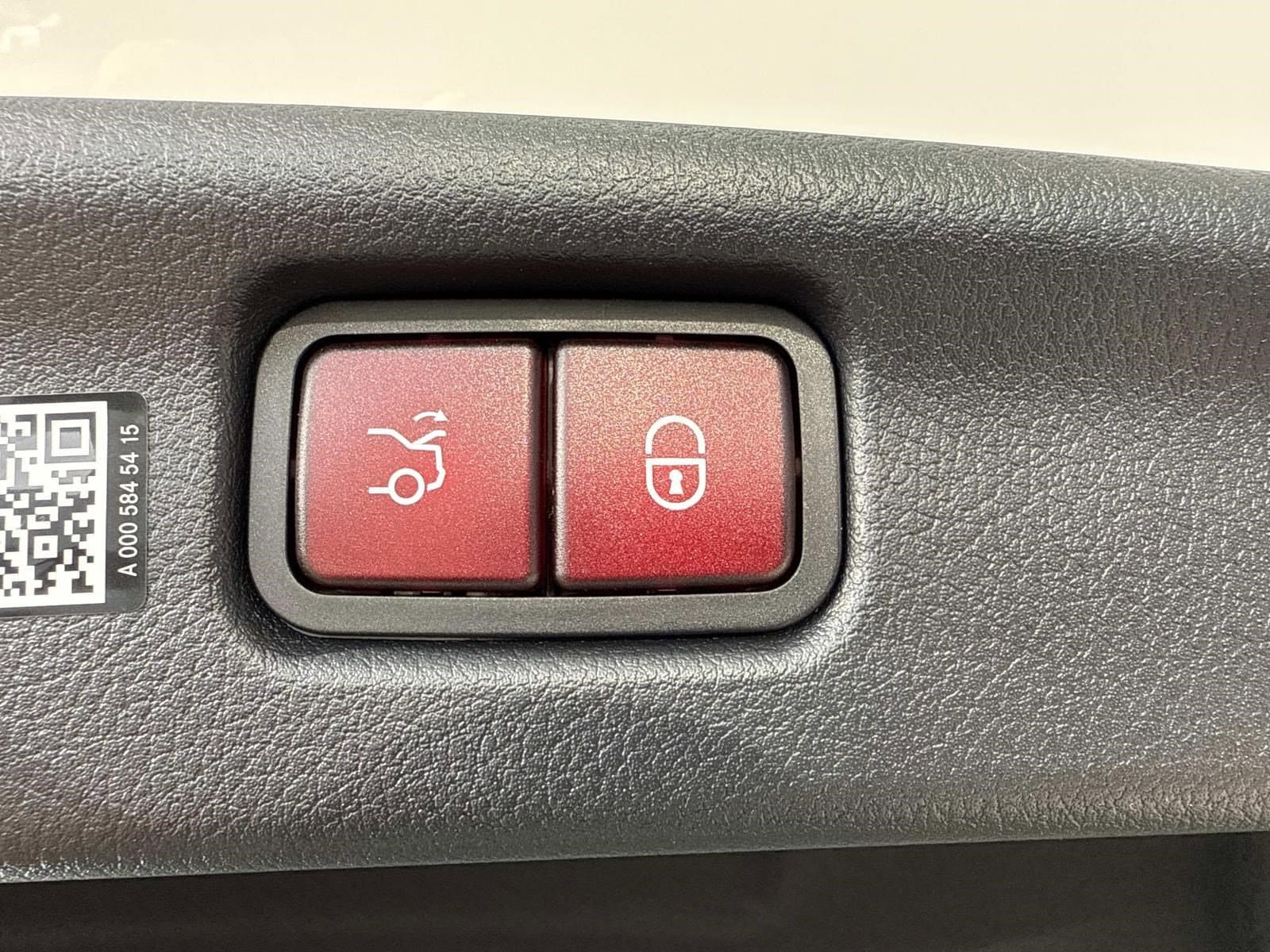 2026 MERCEDES-BENZ C-CLASS - Image 13