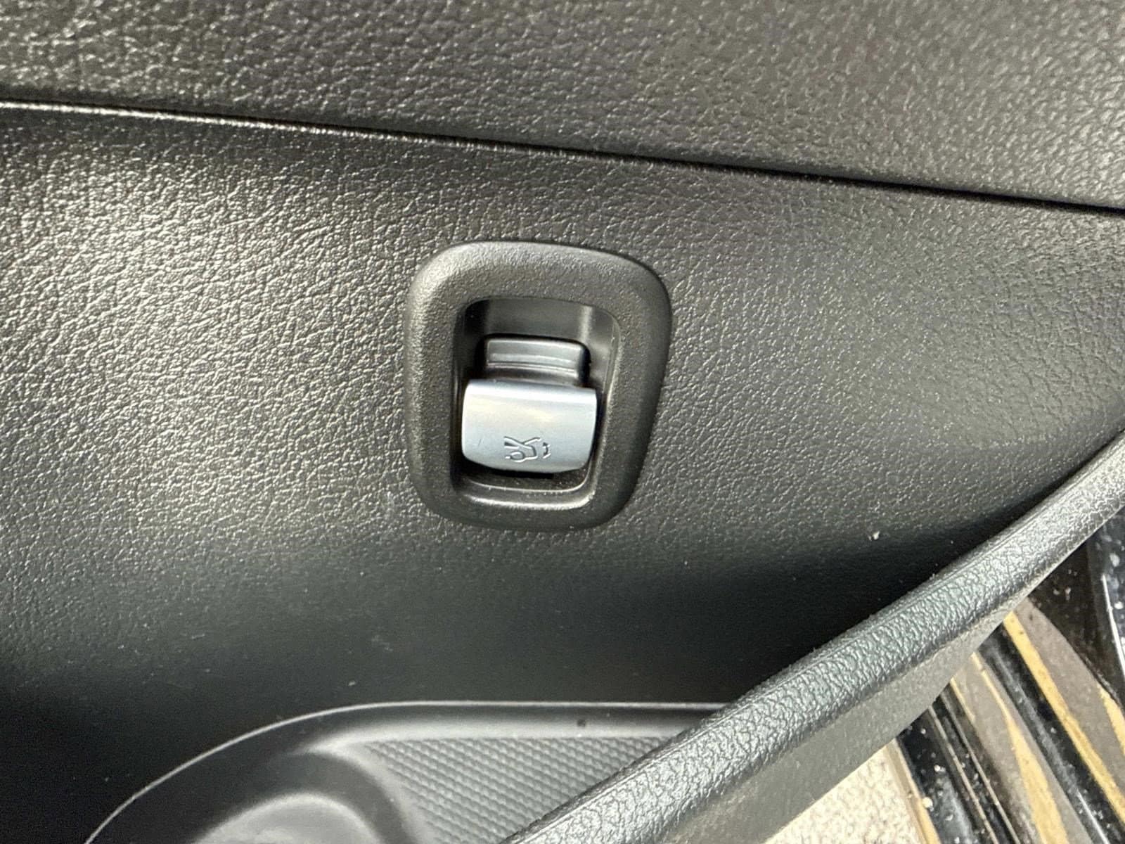 2023 MERCEDES-BENZ C-CLASS - Image 22