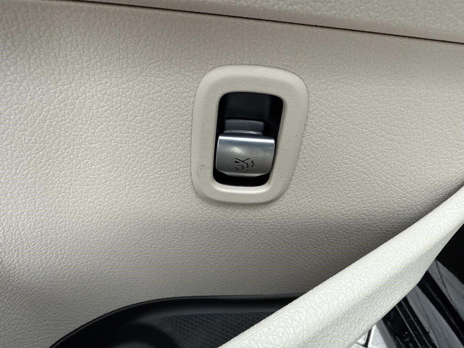 2025 MERCEDES-BENZ C-CLASS - Image 28