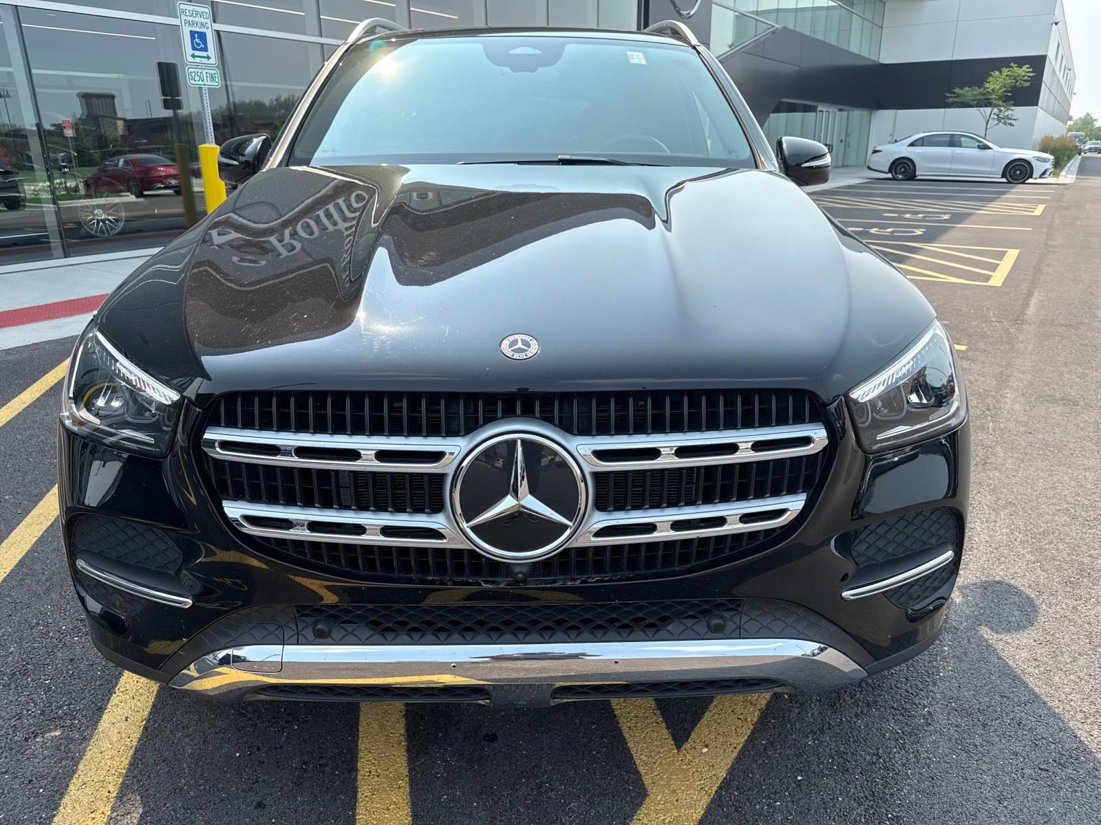 2025 Mercedes Benz GLE 450 4MATIC photo 2