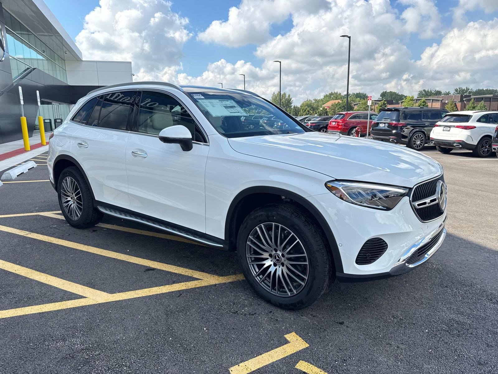 2025 Mercedes Benz GLC 300 4MATIC photo 3