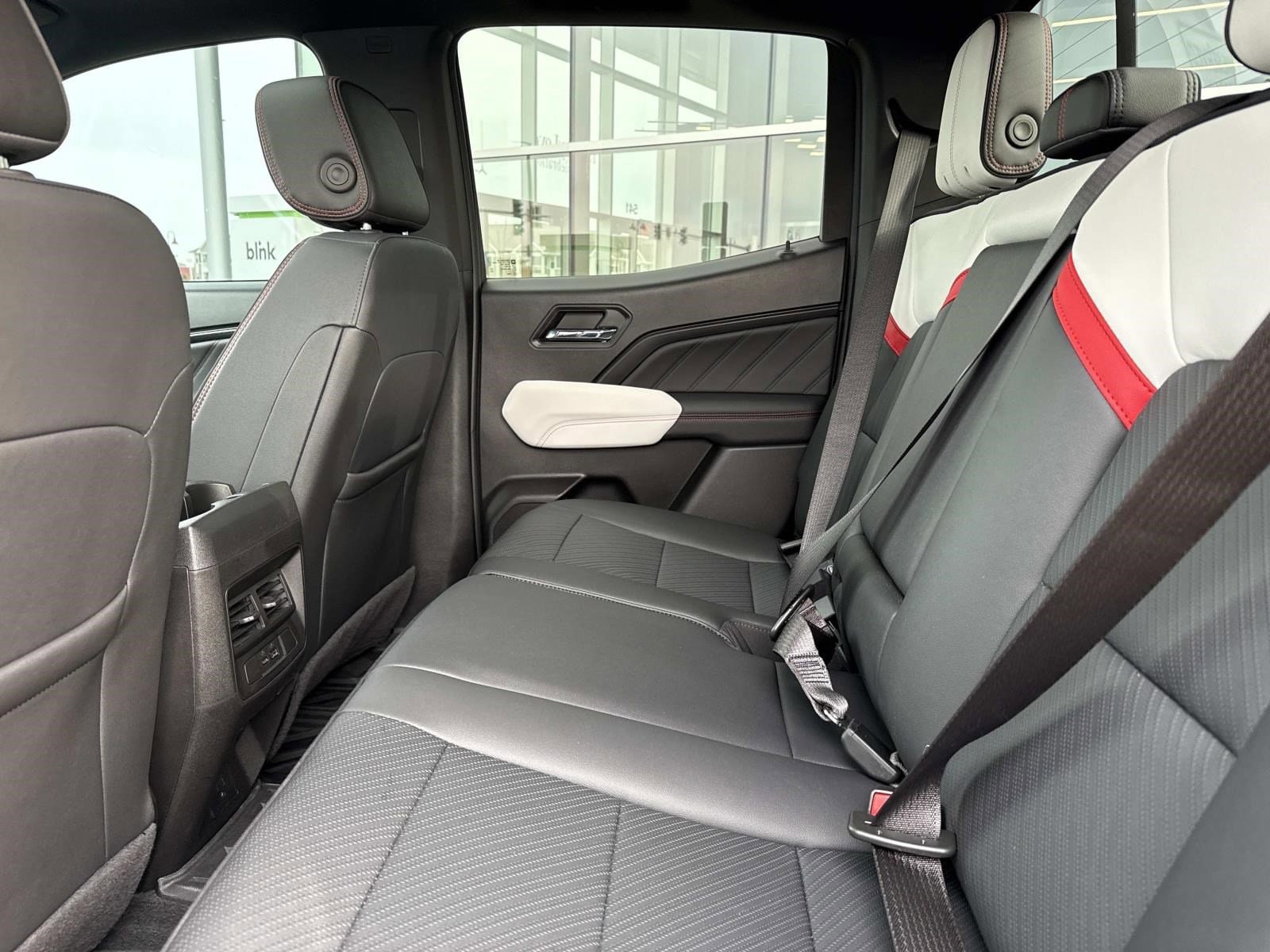 2024 GMC CANYON - Image 17