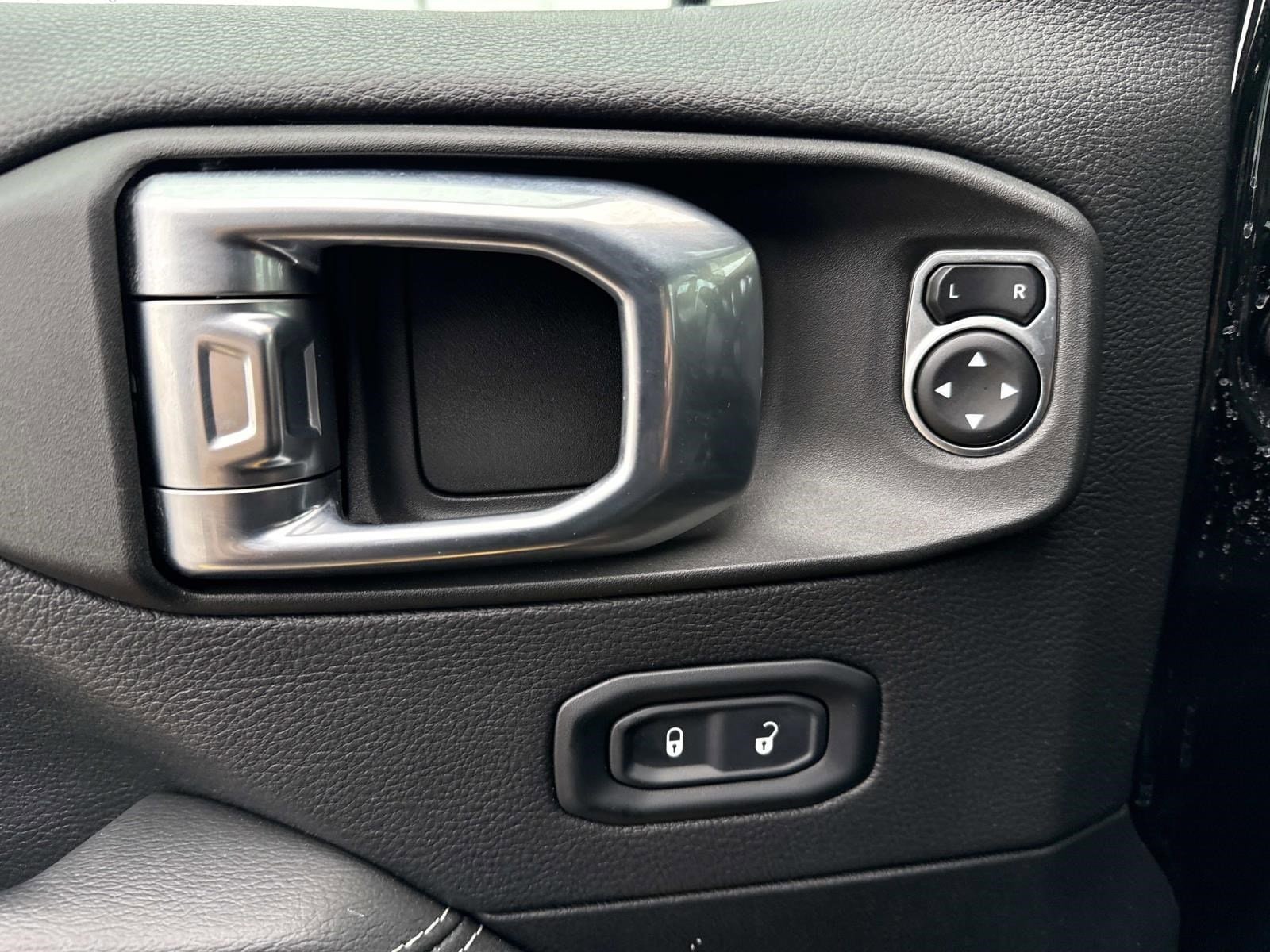 2022 JEEP WRANGLER - Image 17