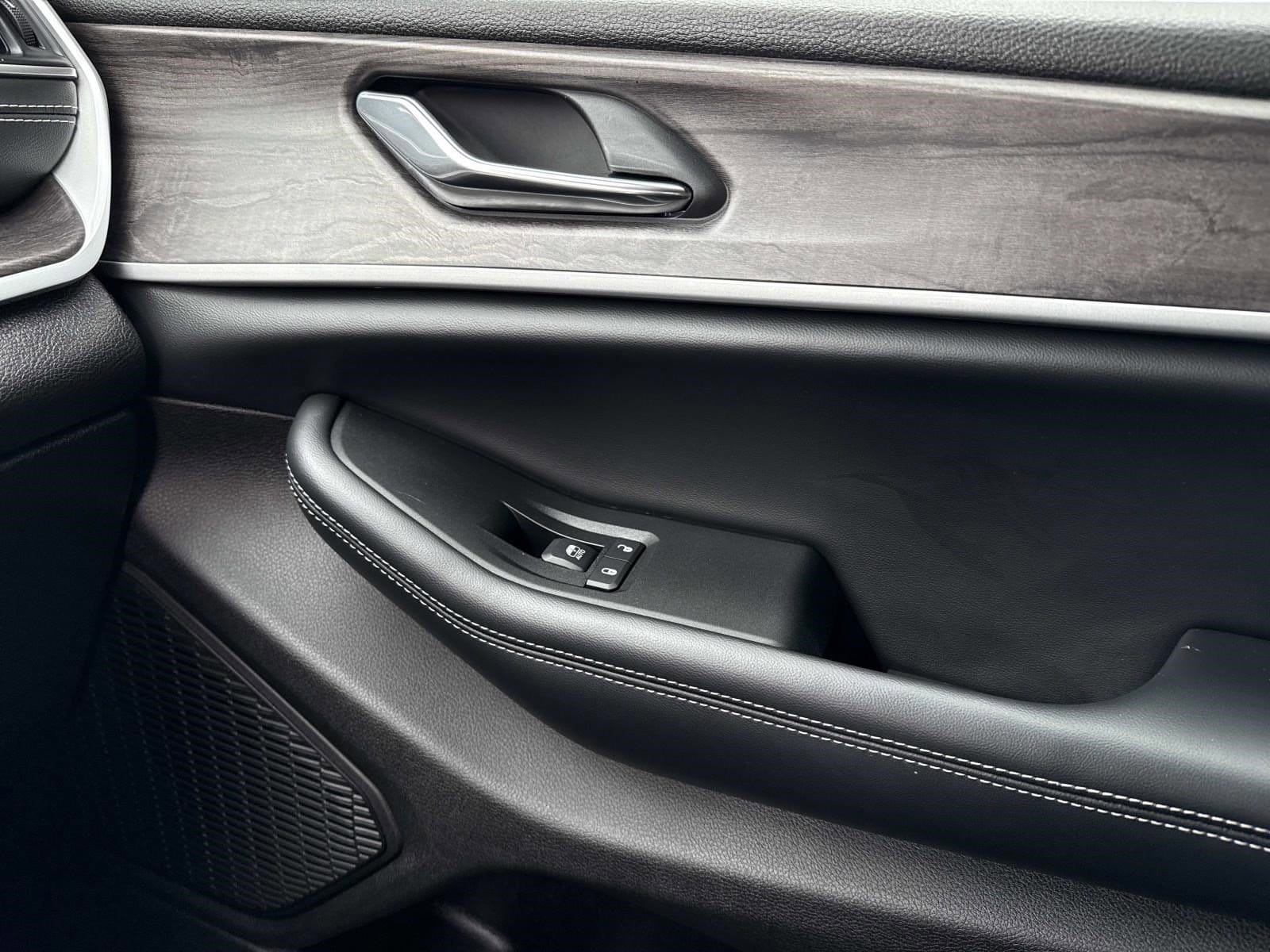 2024 JEEP GRAND CHEROKEE - Image 30