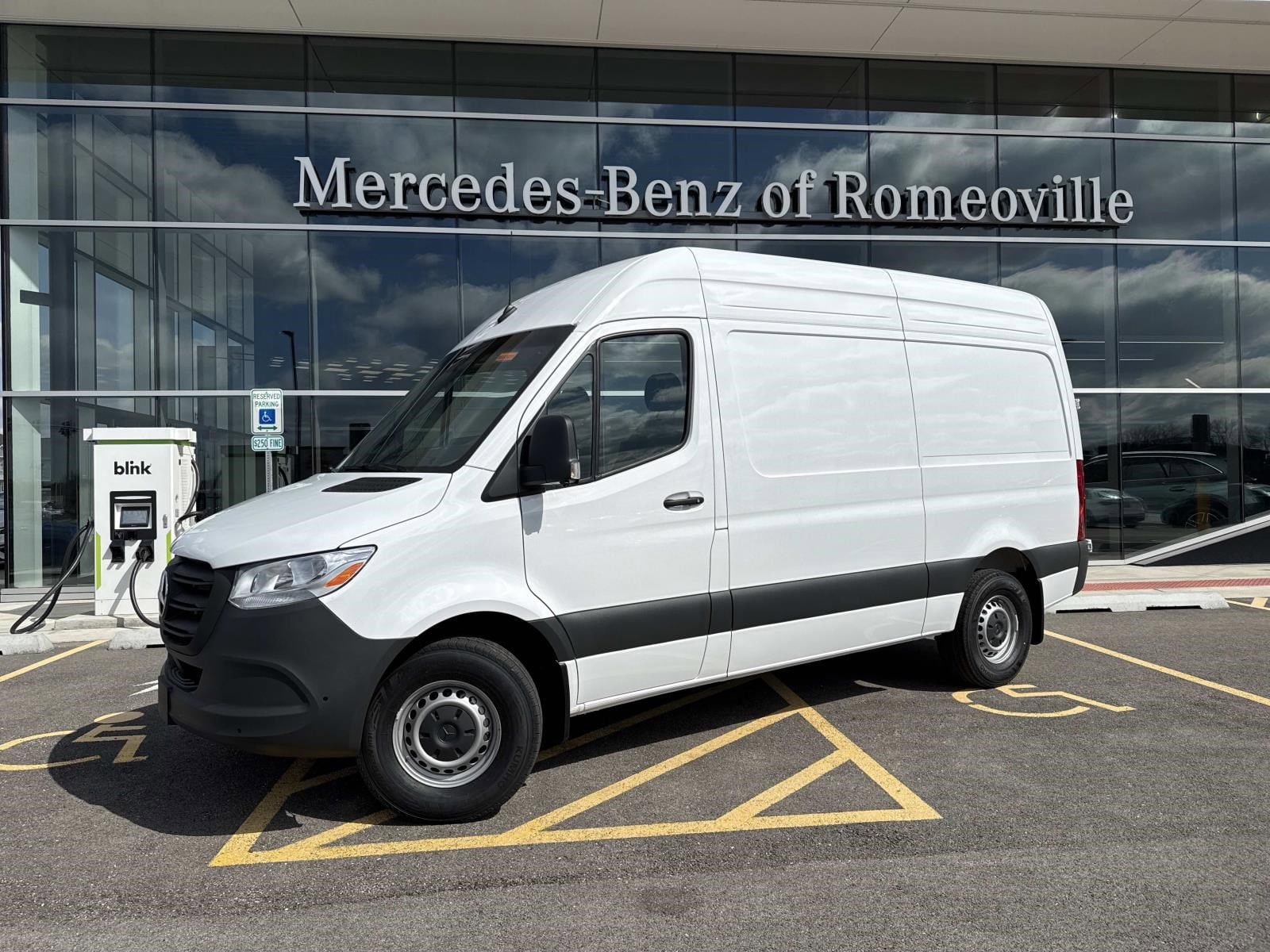2026 Mercedes-Benz Sprinter 2500 144 WB's photo