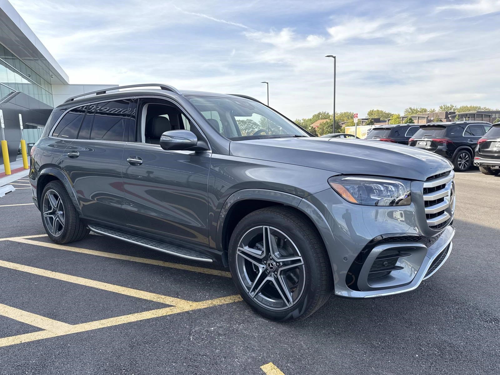 2026 Mercedes Benz GLS 450 4MATIC photo 3