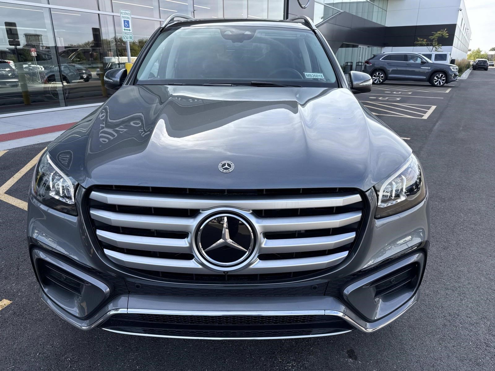 2026 Mercedes Benz GLS 450 4MATIC photo 2