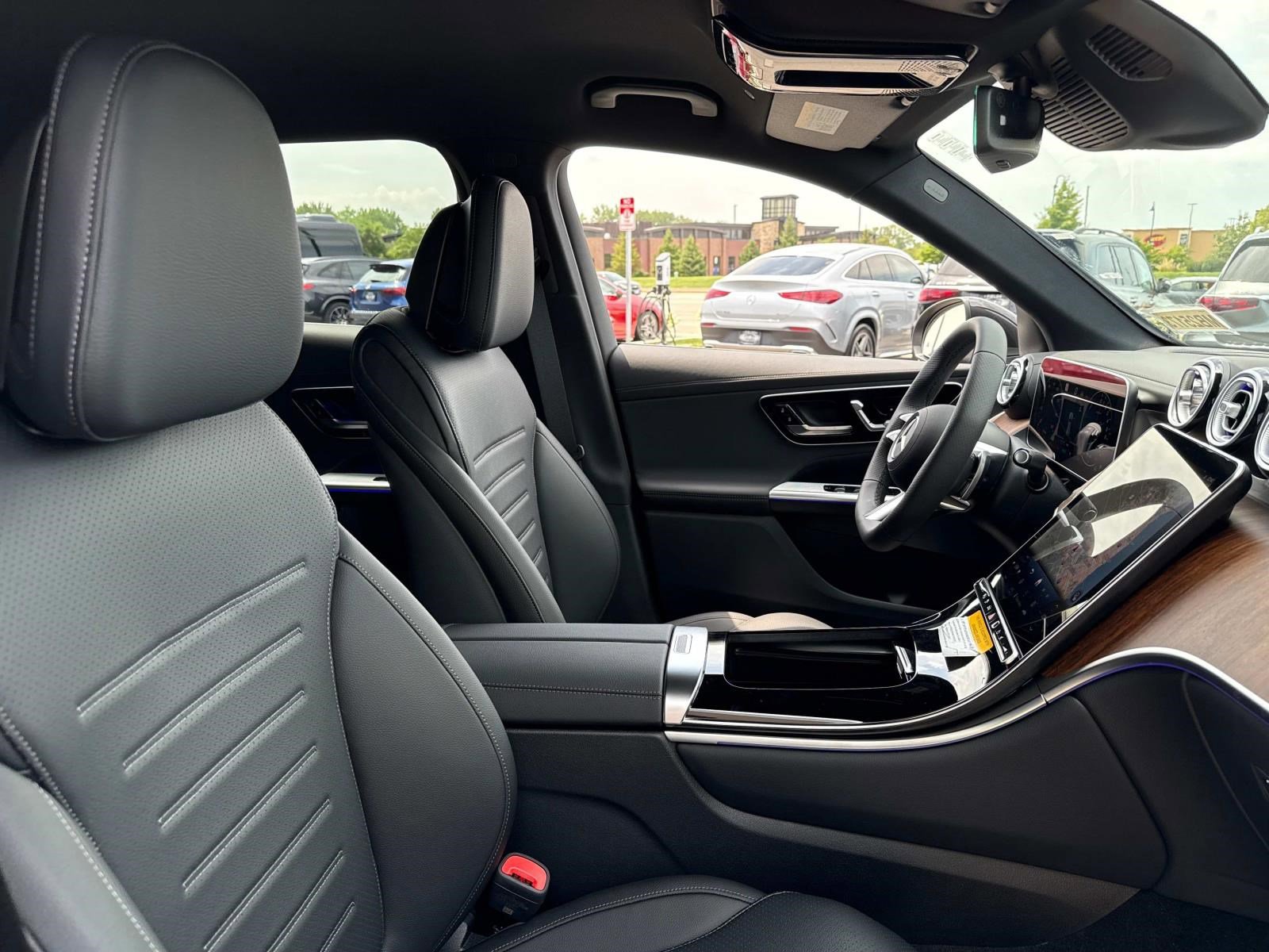 2025 Mercedes Benz GLC 350e 4MATIC photo 4