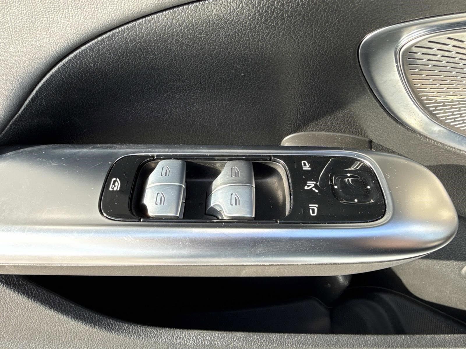 2024 MERCEDES-BENZ C-CLASS - Image 24