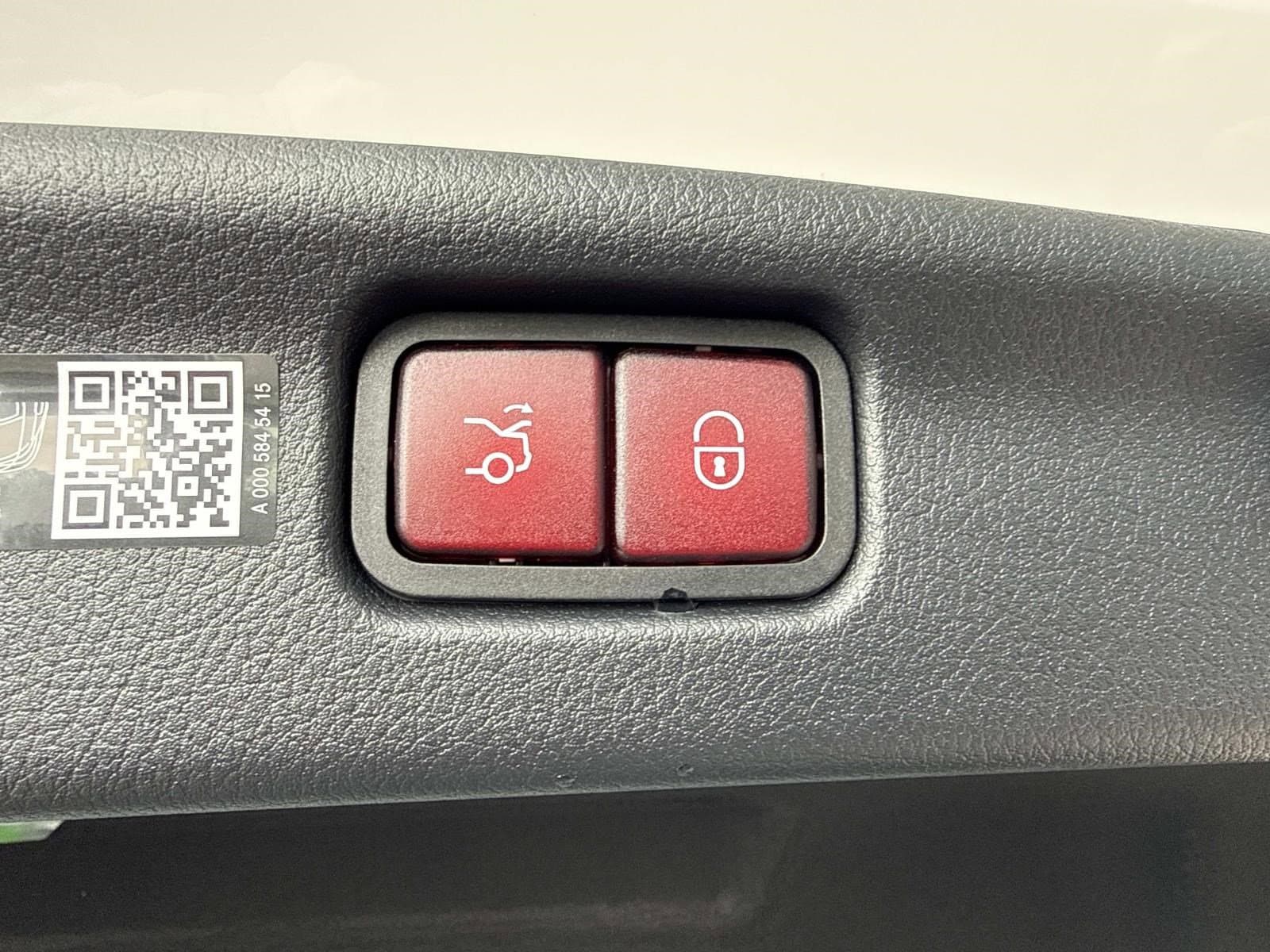 2025 MERCEDES-BENZ C-CLASS - Image 10