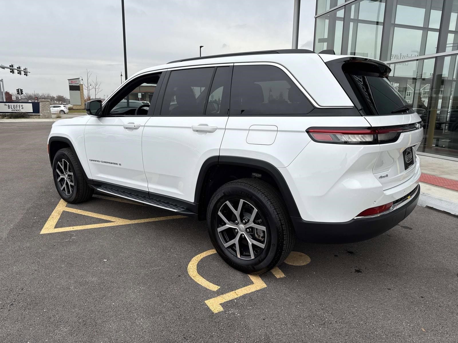 2024 JEEP GRAND CHEROKEE - Image 11