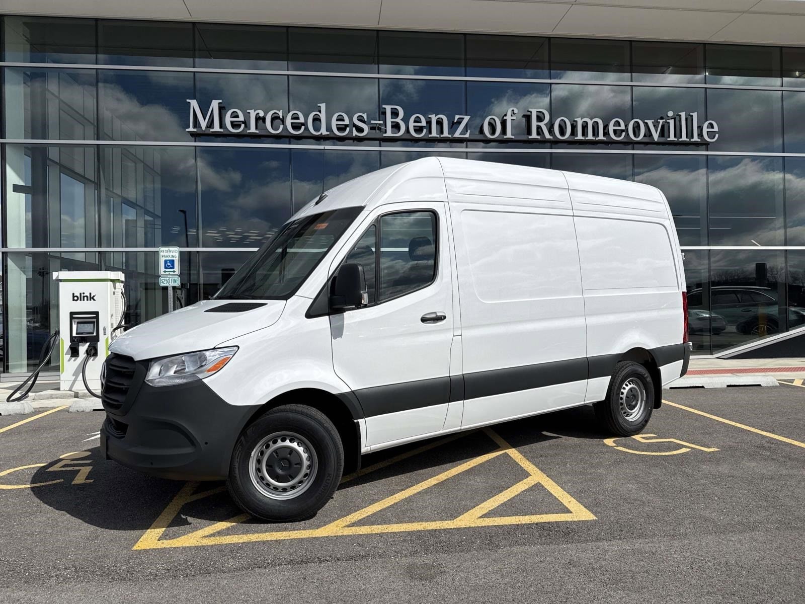2026 Mercedes-Benz Sprinter 2500 144 WB's photo