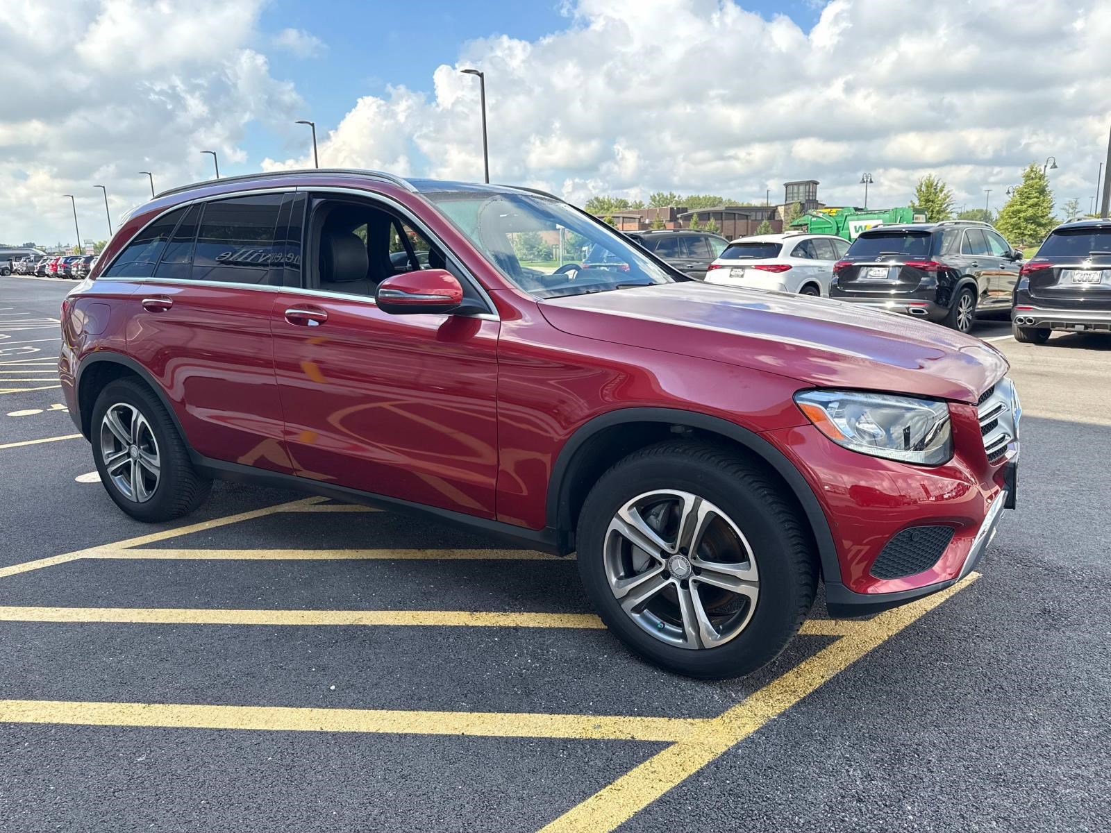 2017 Mercedes Benz GLC 300 4MATIC photo 4