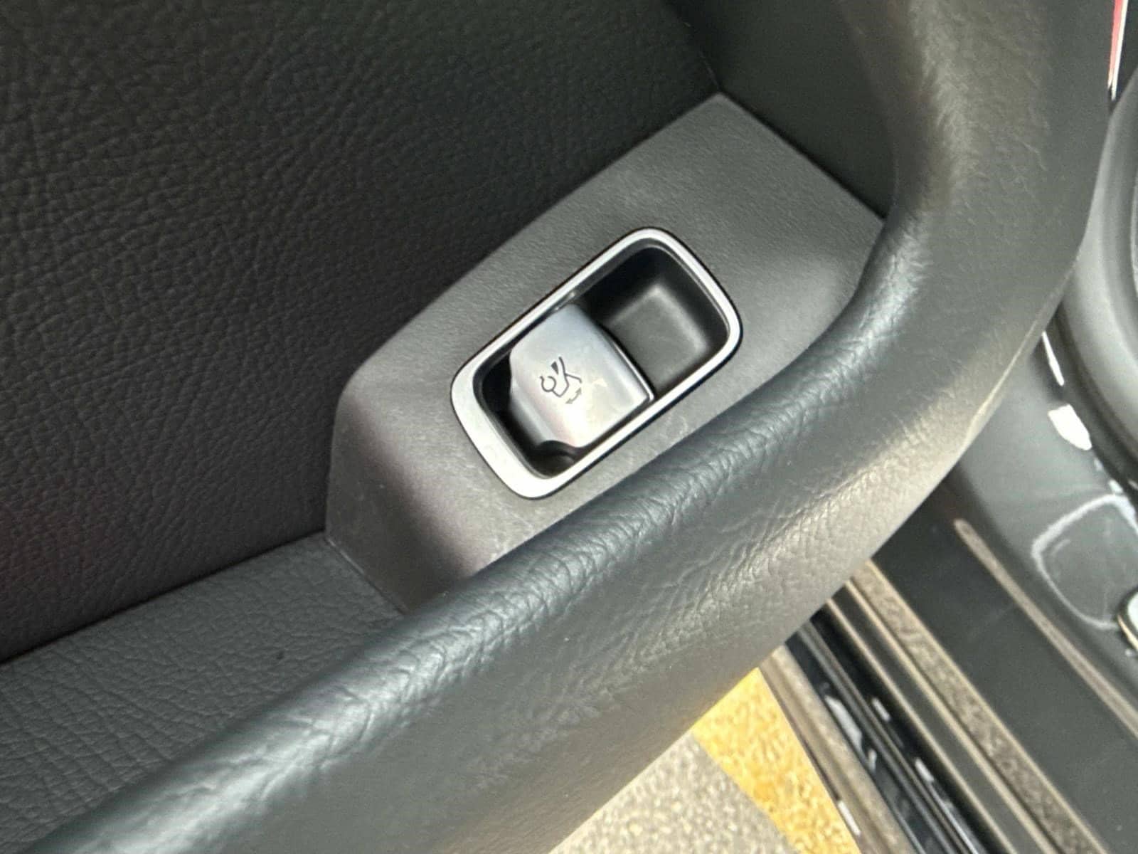 2023 MERCEDES-BENZ EQS-CLASS SEDAN - Image 28