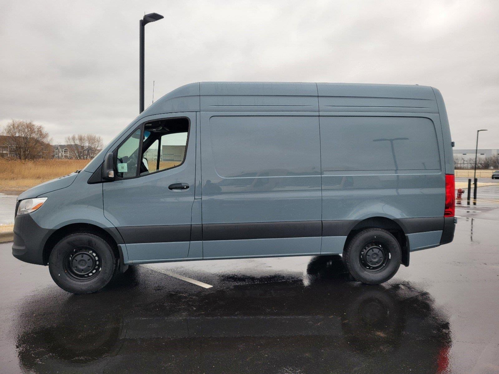 2025 Mercedes Benz Sprinter 2500 photo 2