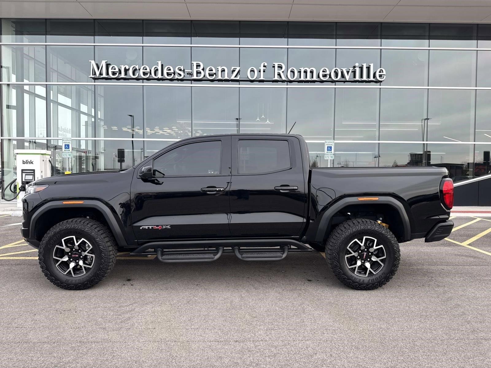 2024 GMC CANYON - Image 2