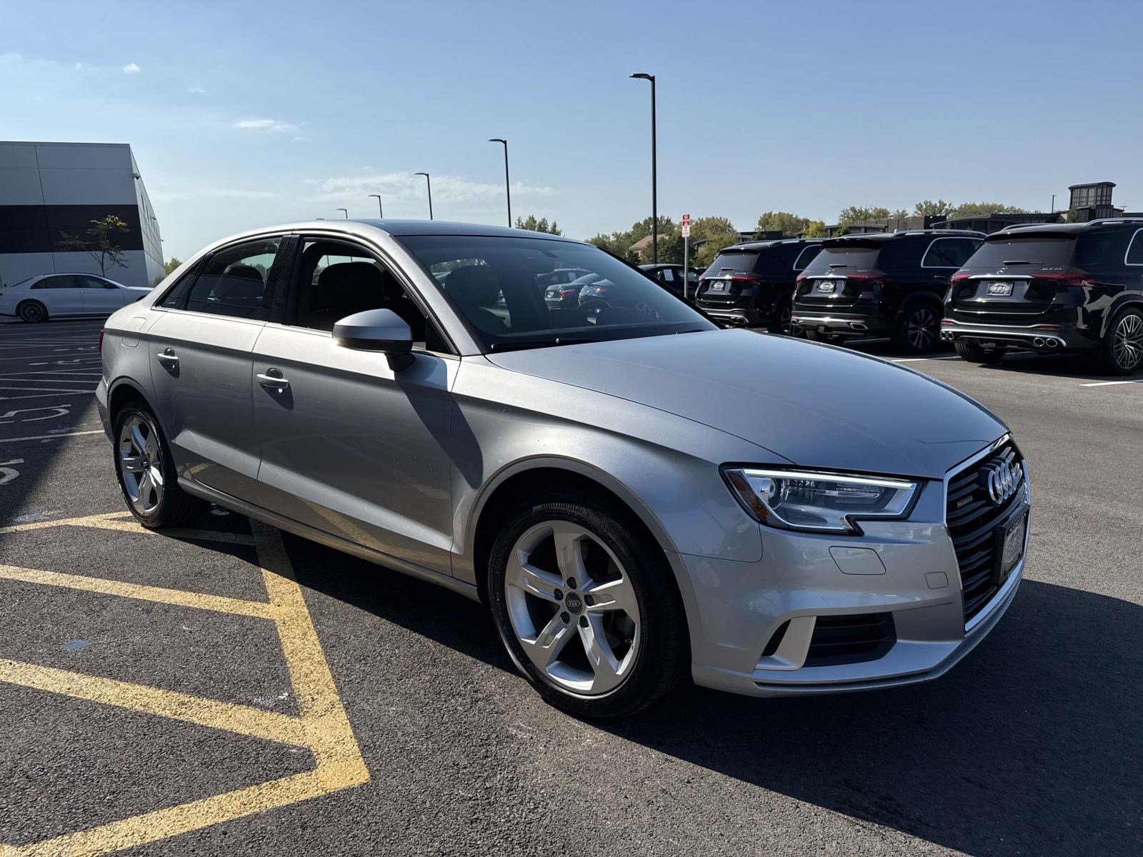 2017 Audi A3 2.0T Premium photo 4