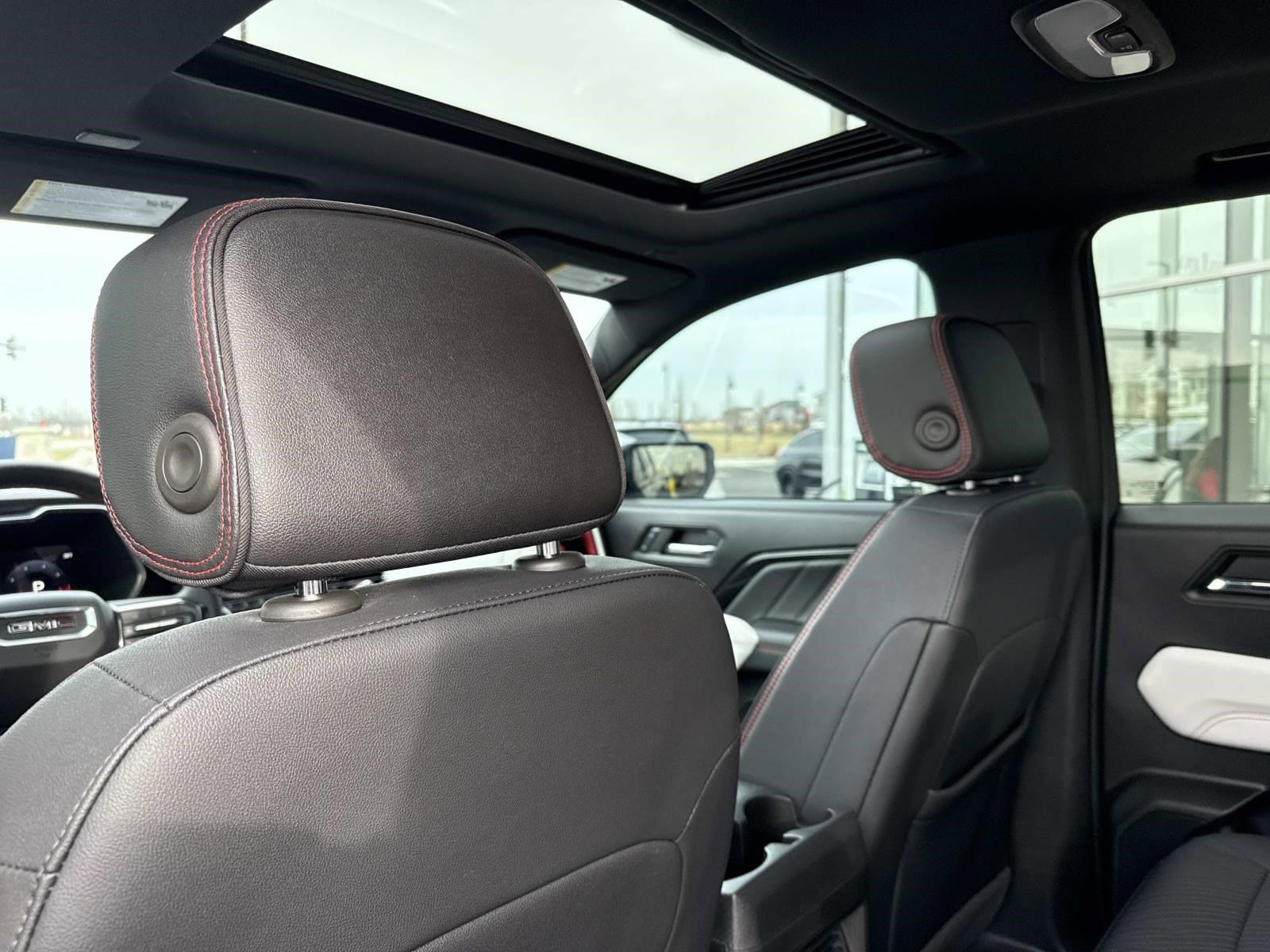 2024 GMC CANYON - Image 19