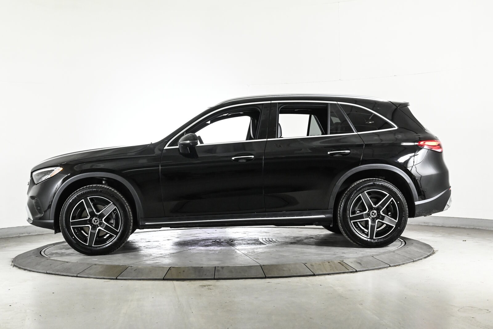 2026 MERCEDES-BENZ GLC-CLASS - Image 9