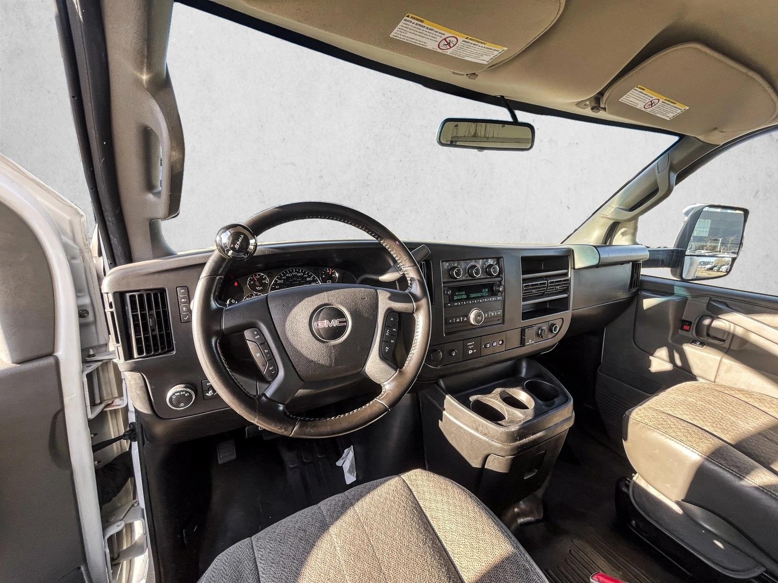 2022 GMC SAVANA - Image 18