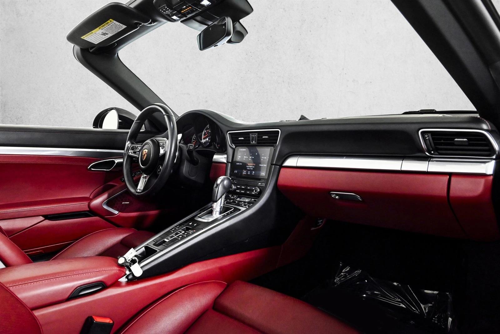 2018 PORSCHE 911 - Image 11