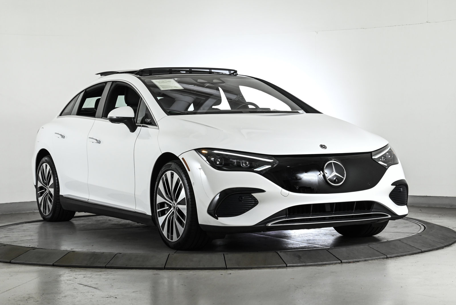 2023 MERCEDES-BENZ EQE-CLASS SEDAN - Image 3