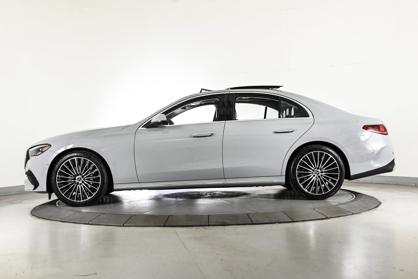 2026 MERCEDES-BENZ E-CLASS - Image 9