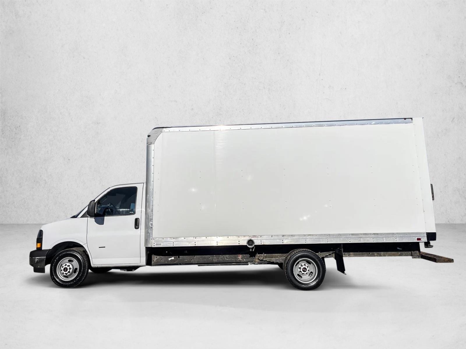 2022 GMC SAVANA - Image 9