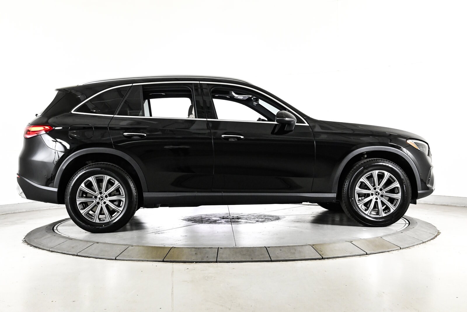 2026 MERCEDES-BENZ GLC-CLASS - Image 4