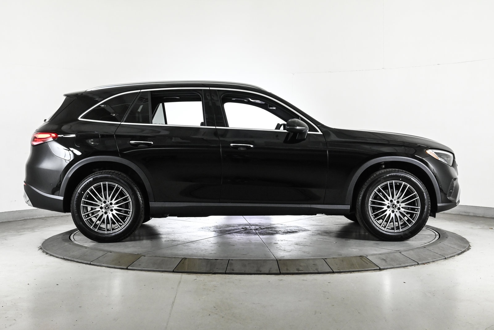 2026 MERCEDES-BENZ GLC-CLASS - Image 4