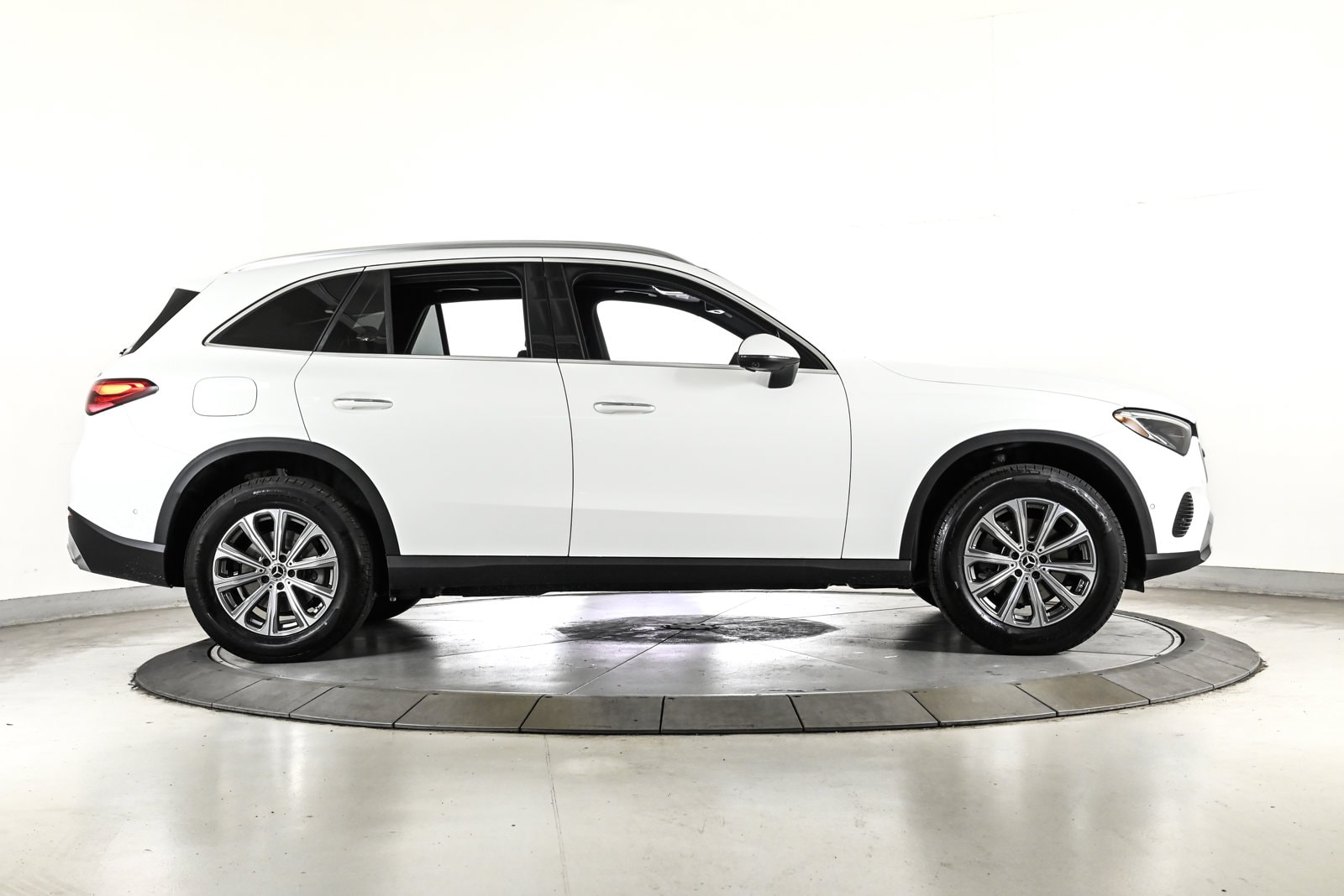 2026 MERCEDES-BENZ GLC-CLASS - Image 4