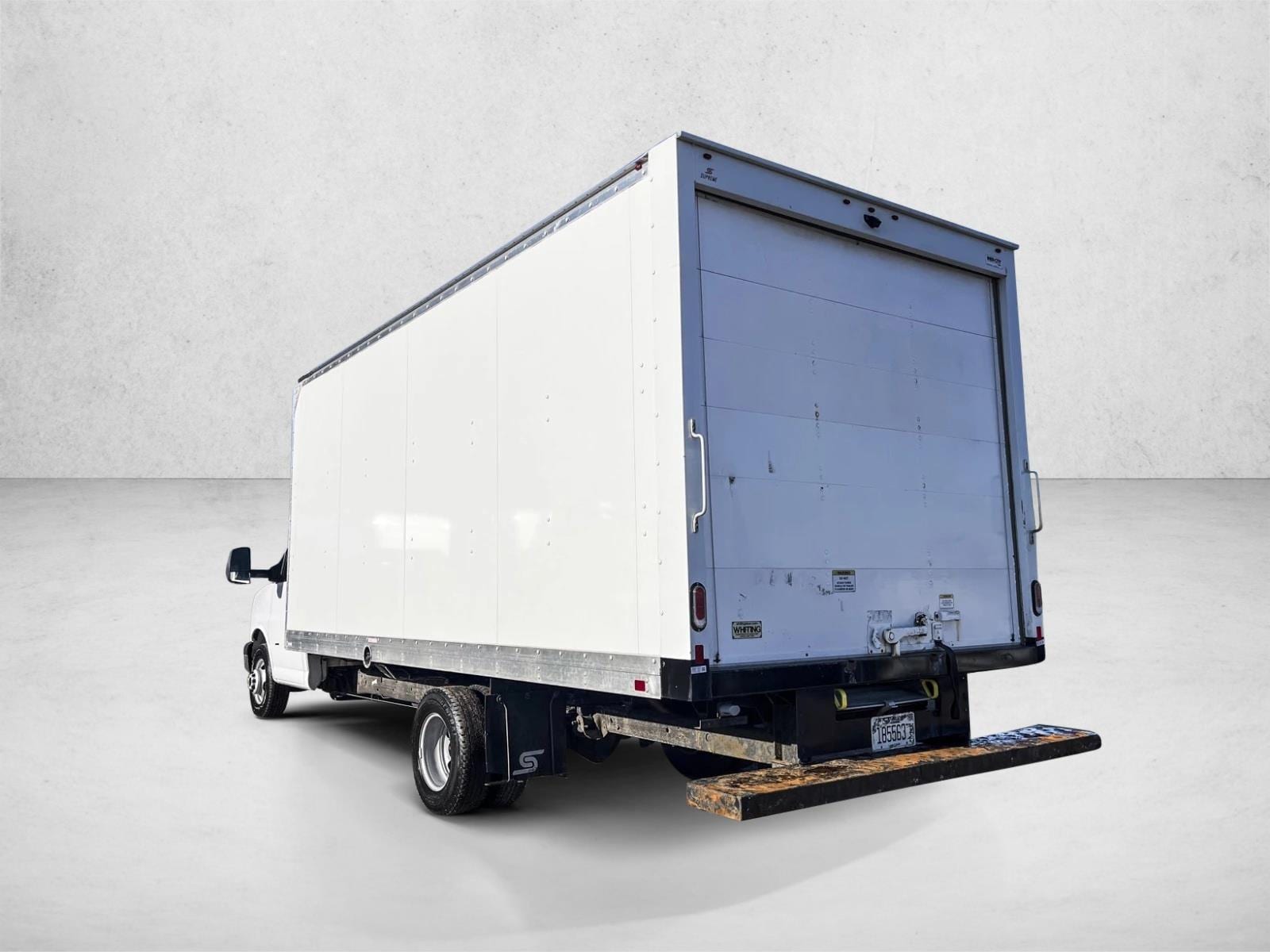 2022 GMC SAVANA - Image 8