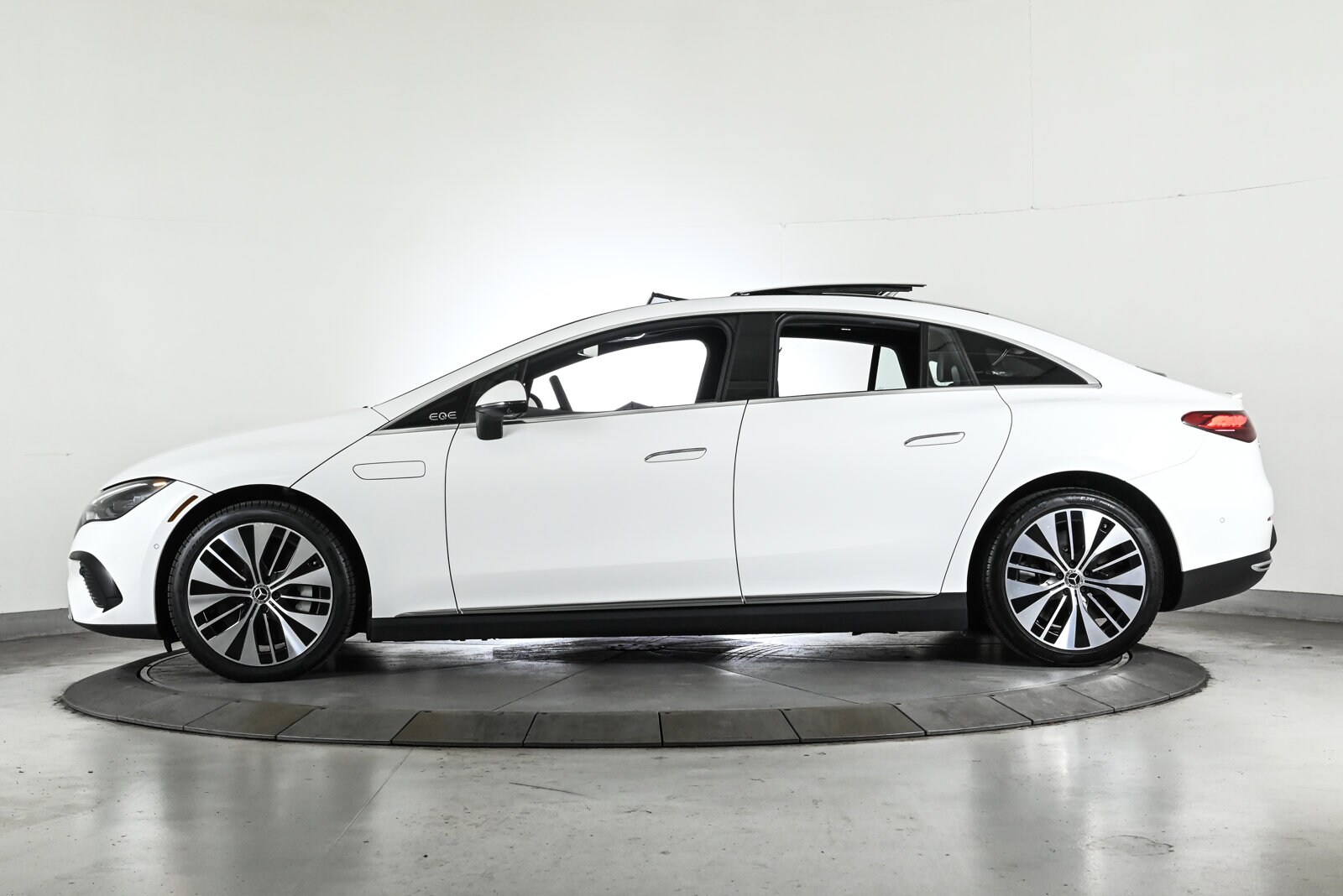 2023 MERCEDES-BENZ EQE-CLASS SEDAN - Image 9