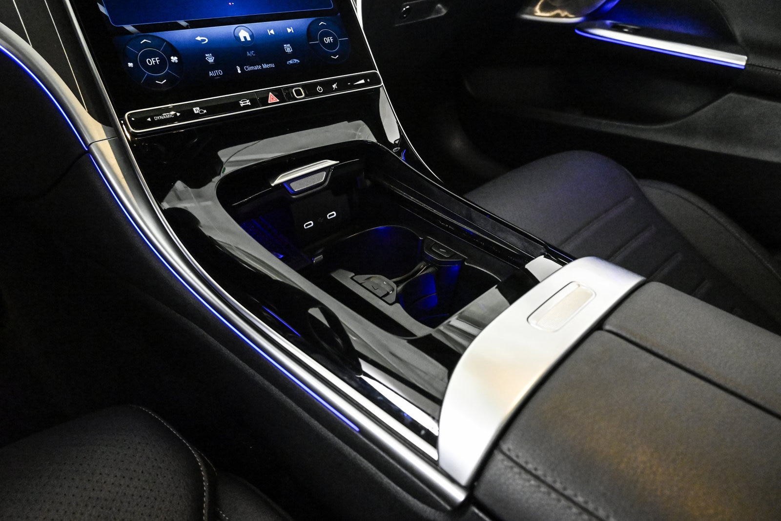 2025 MERCEDES-BENZ C-CLASS - Image 13