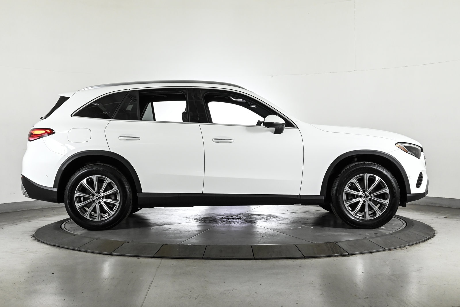 2025 MERCEDES-BENZ GLC-CLASS - Image 4